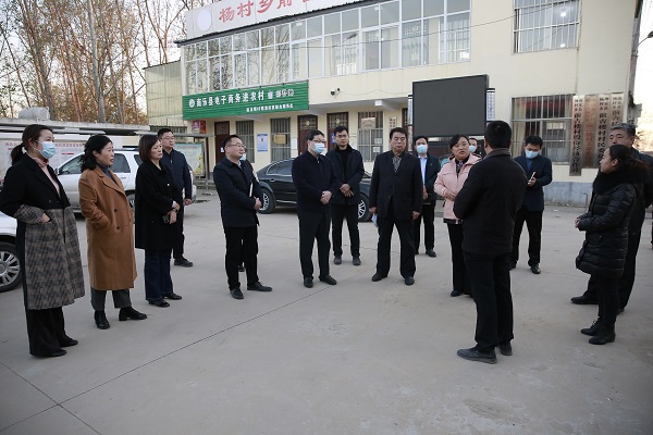 市委常委、县委书记刘冰采取“四不两直”方式到部分乡镇暗访巩固脱贫成果后评估、疫情防控、信访稳定和散煤治理工作