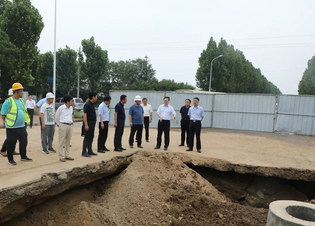 检查开发区重点路段防汛工作01